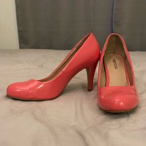GLOSSY PINK HEELS💕